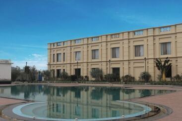 Hotel Gulmohar Royals