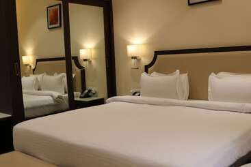 ホテル Gulmohar Royals