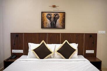 Hotel Perumatty Residency