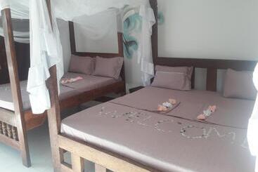 Bed and Breakfast Ebony & Ivory Beach Bungalows