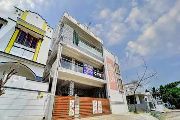 ホテル Oyo Dsr Avenues