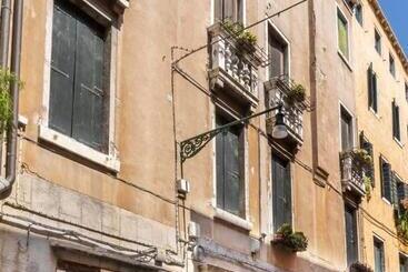Pensió Palazzo Ti Tti Rialto Suites
