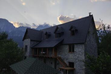 Pensão Vellezrit Shkambi