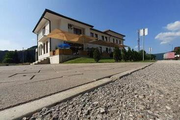 مُتل Restoran Apartmani Han