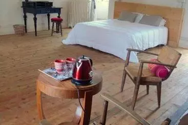 Aamiaismajoitus (B&B) La Chambre Du Château De Puisseguin