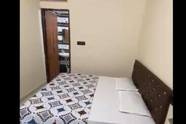 Hotel Charnamrit Vatika