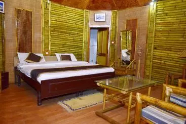 Resort अरण्यम बैम्बो रिसॉर्ट
