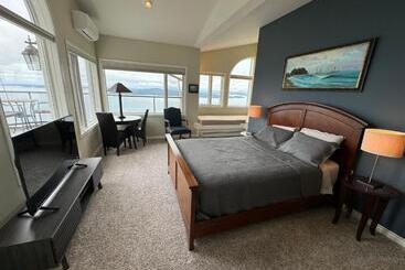 Bed and Breakfast Sahhali On The Bluffs East Room