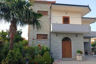 پانسیون Aiden S House 2