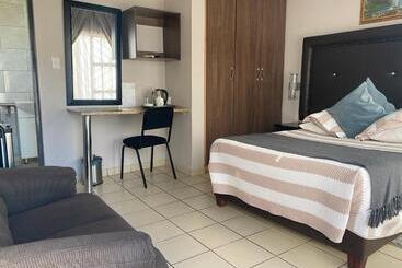 פנסיון Sisonke Guest House