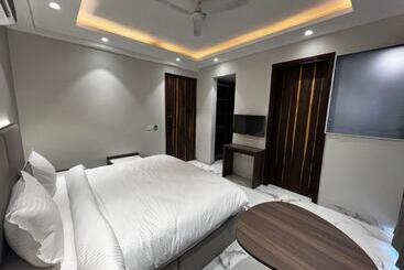 Hotel Hoften Sukh Vasa, Sector 51 Gurgaon