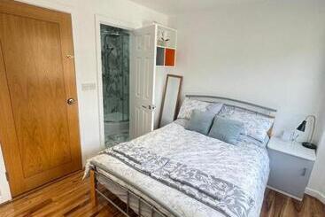 پانسیون Tina Guest House