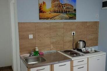 تختخواب و صبحانه Serenita Stone House