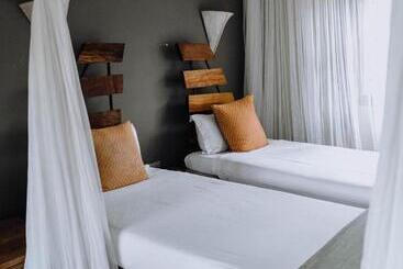 리조트 Weru Weru River Lodge