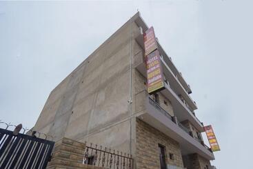 Capital O Hotel Dayal