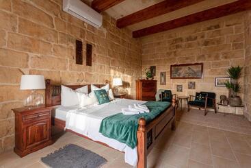 پانسیون Gozo Farmhouse