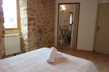 ベッドアンドブレックファースト Café De La Place Gîte & Chambres D Hôtes Lou Pastre