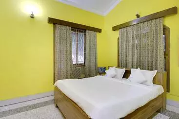 Hotel Super Oyo Flagship 45323 Pogl Brahmaputra Guest House