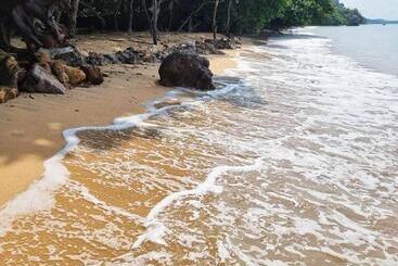 بنسيون Bonhomie Beach Cottage