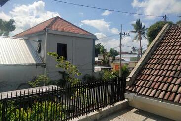 پانسیون Thalia Guesthouse Ijen   Bromo & Sukamade Tour