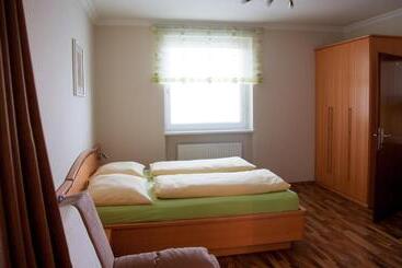 Отель Gasthof Pension Zoller