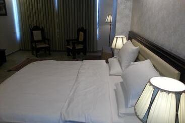 Отель Royal Suites