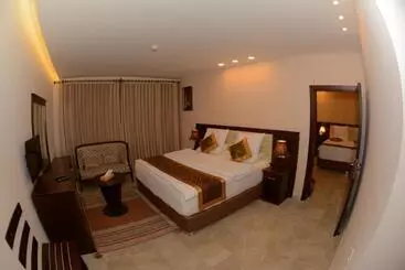 هتل Royal Suites