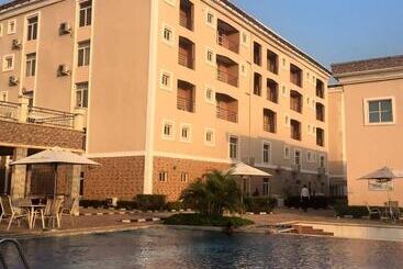 Randekhi Royal Hotel   Gold Wing