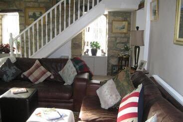 צימר Teardrop Cottage