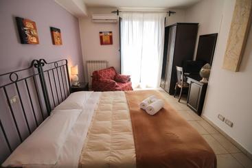 Otel B&b Regina Carolina