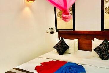 Hotell Ella Hide View