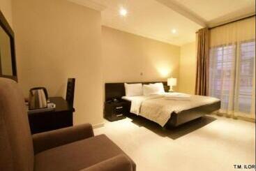 هتل Villa Thirty Three