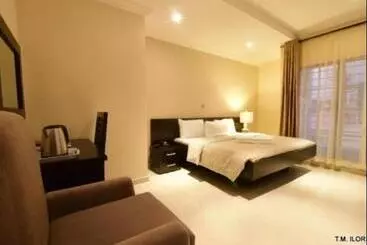 هتل Villa Thirty Three