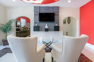 בית מלון כפרי Econo Lodge Inn & Suites Houston Willowbrook