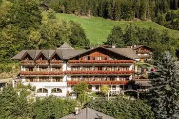 ホテル Alpenhof