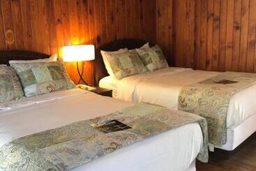 Motelli The Riverside Lodge At Chimney Rock