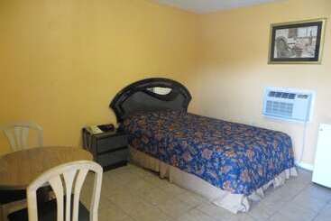 Motel Travel Inn & Suites