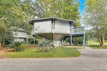 Mökkimajoitus Myrtle Beach Tree House  W/ Deck ~ 7 Mi To Beach!