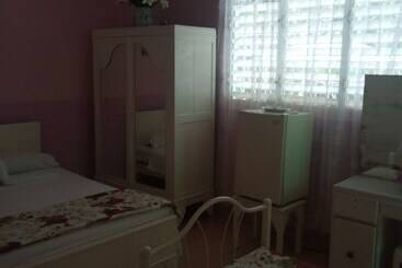 پانسیون Hostal La Caridad