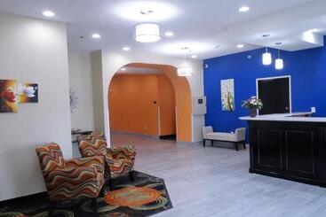 호텔 Oak Tree Inn & Suites