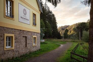 Отель Skalní Mlýn Adršpach