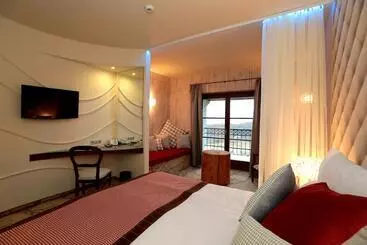 Hotel Cascade Resort & Spa