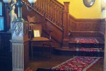 Simmons Bond Inn Bed & Breakfast