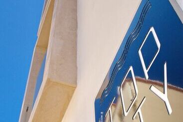 Topcity Hostel & Suites