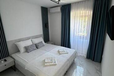 تختخواب و صبحانه Portico Djenovici