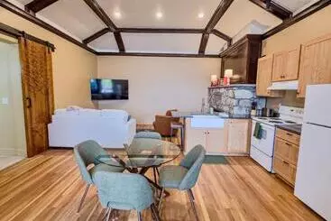 هتل Peach Street Inn Suite 2
