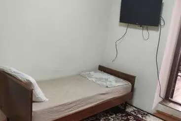 ペンション Amirjon Guest House