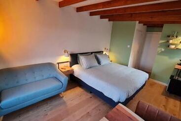 ベッドアンドブレックファースト The Shed