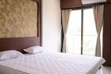 Hotel 7 Raysfine Dine Resturent And Baar