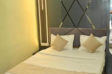 בית מלון כפרי The Vintage Plaza